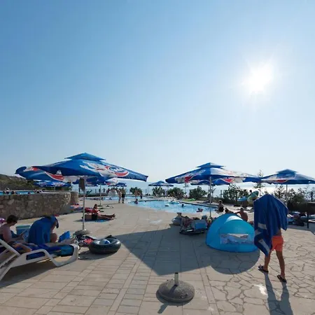 مكان تخييم Camping Klenovica *